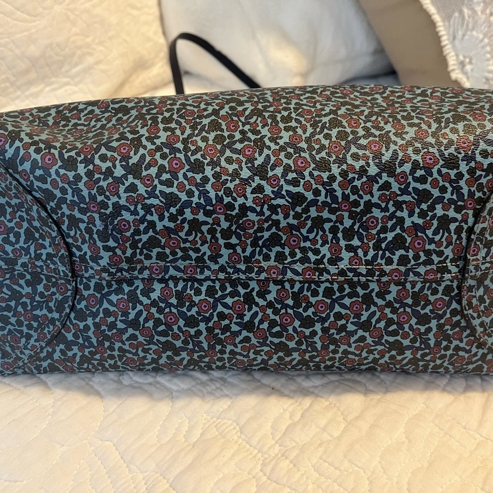 Coach EUC Reversible Navy & flower Tote with Structured Design and Gold Accents - Picture 13 of 14